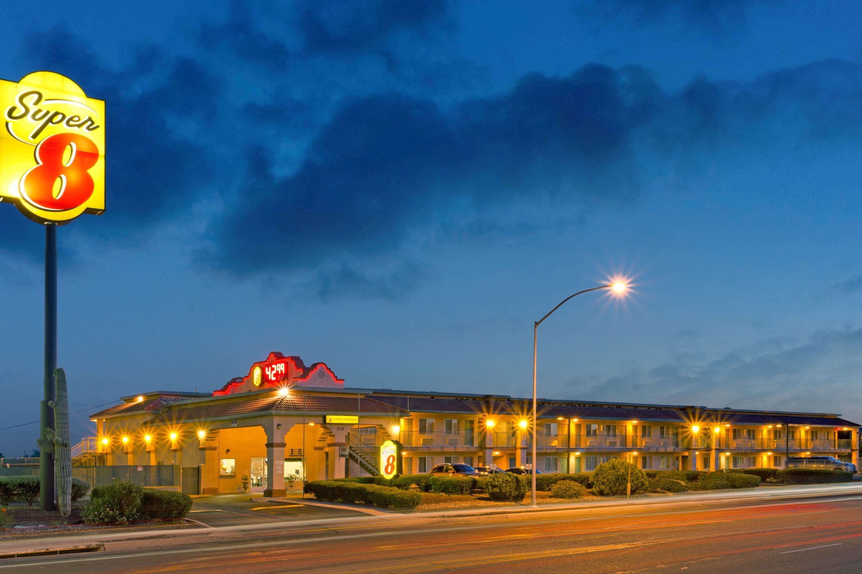 Super 8 By Wyndham Tucson Downtown Convention Center Hotel Exterior foto